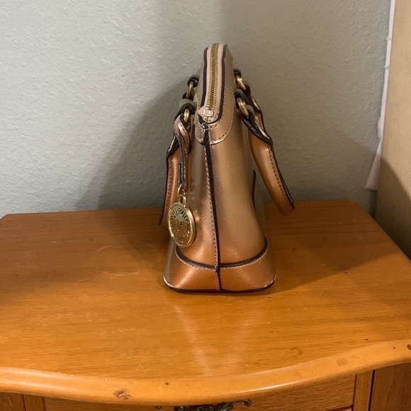 Adorable rose gold Anne Klein dome bag and similarly matching wallet - Picture 5 of 11